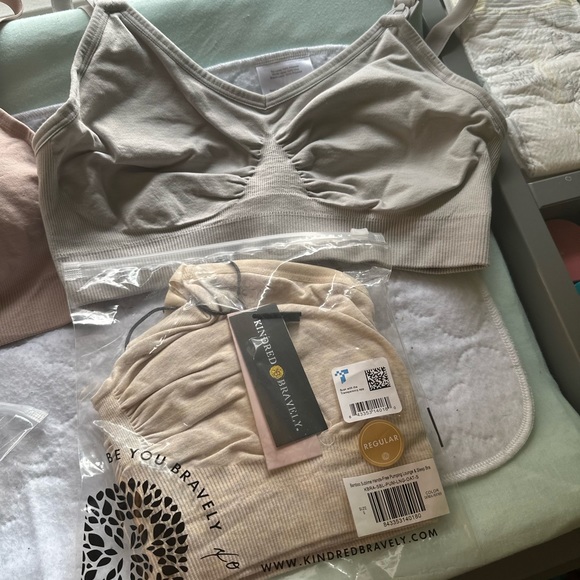 Kindred Bravely Sublime® Bamboo Hands-Free Pumping Lounge & Sleep Bra - Picture 2 of 3